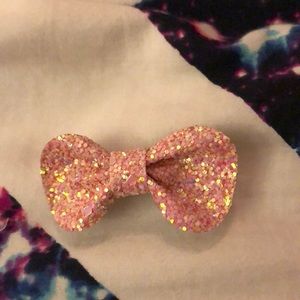 Light pink sparkly bow hair clip